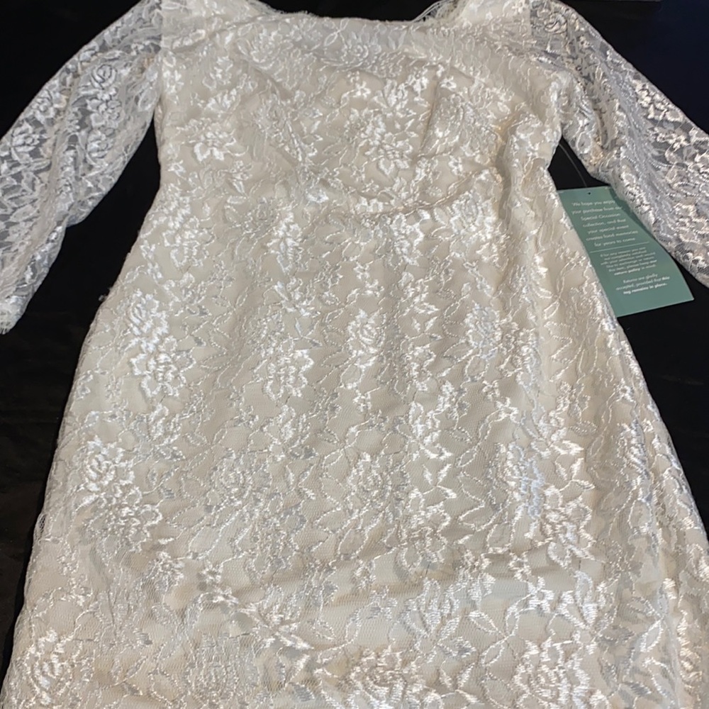 White lace wedding/prom/quinceanera/black tie event dress.